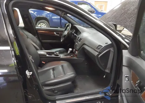 2010 Mercedes-Benz C 300 Luxury/Sport из США, поврежденный, VIN WDDGF5EB5AF480108